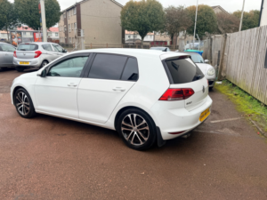 2014 Volkswagen Golf 2.0 Tdi Bluemotion Tech Gt in White — image 5