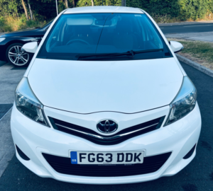 2013 Toyota Yaris 1.33 Dual Vvt-I Tr Hatchback 5dr Petrol Manual Euro 5 (101 Ps) in White — image 5