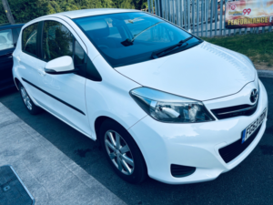 2013 Toyota Yaris 1.33 Dual Vvt-I Tr Hatchback 5dr Petrol Manual Euro 5 (101 Ps) in White — image 6