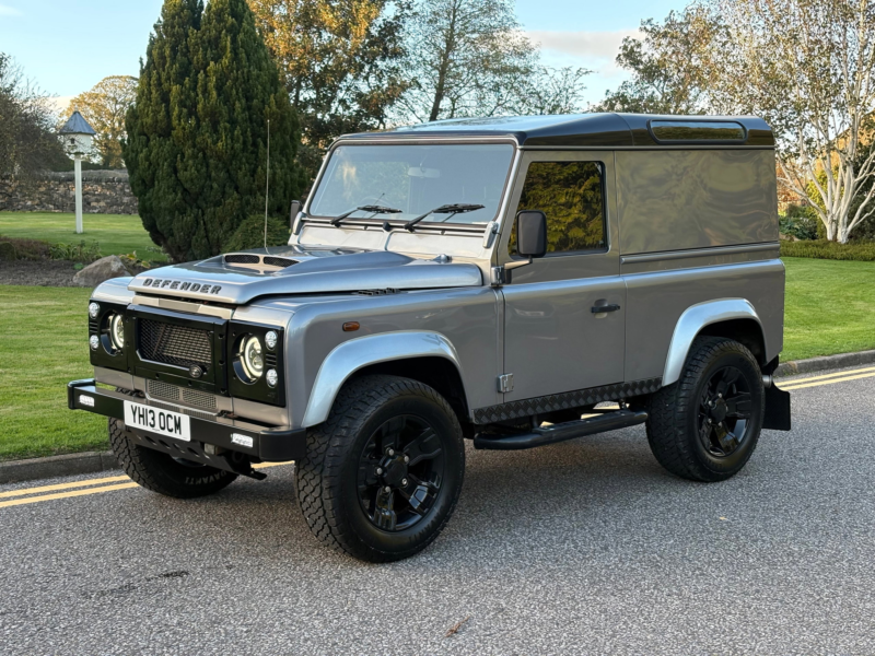 2013 Land Rover Defender 90 2.2 Tdci Hard Top SUV 3dr Diesel Manual 4WD Swb Euro 5 (122 Ps) in Grey — image 1