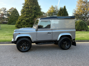 2013 Land Rover Defender 90 2.2 Tdci Hard Top SUV 3dr Diesel Manual 4WD Swb Euro 5 (122 Ps) in Grey — image 2