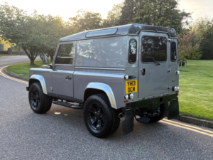 2013 Land Rover Defender 90 2.2 Tdci Hard Top SUV 3dr Diesel Manual 4WD Swb Euro 5 (122 Ps) in Grey — image 3