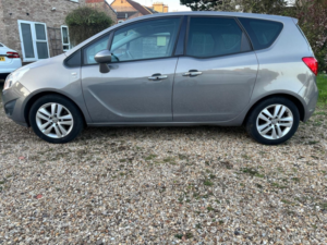 2011 Vauxhall Meriva 1.7 Cdti Se in Brown — image 3
