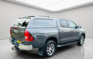 2018 Toyota Hilux 2.4 D-4d Invincible Auto 4WD Euro 6 (s/s) 4dr (tss, 3.5t) in Grey — image 3