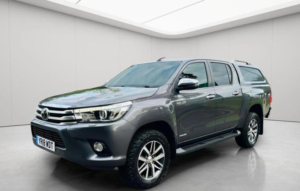 2018 Toyota Hilux 2.4 D-4d Invincible Auto 4WD Euro 6 (s/s) 4dr (tss, 3.5t) in Grey — image 4