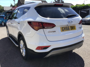 2017 Hyundai Santa Fe 2.2 Crdi Blue Drive Premium 4WD Euro 6 (s/s) 5dr (7 Seat) in White — image 4