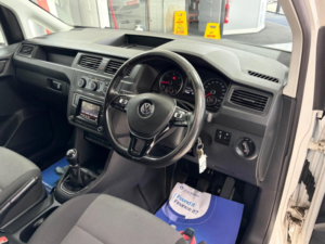 2019 Volkswagen Caddy 2.0 Tdi C20 Bluemotion Tech Trendline Swb Euro 6 (s/s) 5dr in White — image 6