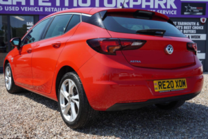 2020 Vauxhall Astra 1.2 Turbo Sri Nav Euro 6 (s/s) 5dr in Red — image 2