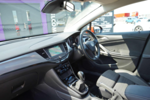 2020 Vauxhall Astra 1.2 Turbo Sri Nav Euro 6 (s/s) 5dr in Red — image 3