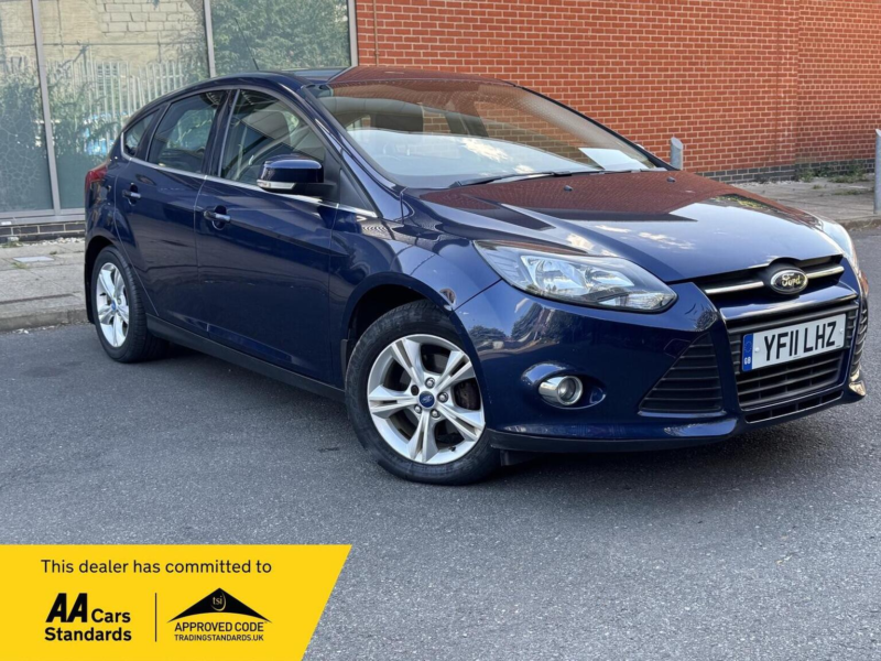 2011 Ford Focus 1.6 Zetec Euro 5 5dr in Blue — image 1