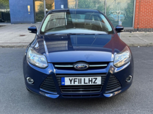 2011 Ford Focus 1.6 Zetec Euro 5 5dr in Blue — image 2
