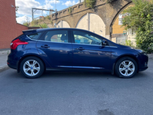 2011 Ford Focus 1.6 Zetec Euro 5 5dr in Blue — image 6