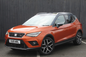2019 SEAT Arona 1.0 Tsi Fr Sport in Orange — image 3
