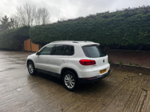 2013 Volkswagen Tiguan 2.0 Tdi Bluemotion Tech Se in White — image 3