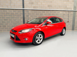 2013 Ford Focus 1.6 Tdci Zetec Euro 5 (s/s) 5dr in Red — image 3