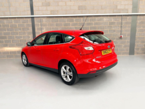 2013 Ford Focus 1.6 Tdci Zetec Euro 5 (s/s) 5dr in Red — image 4