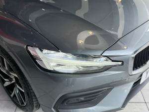 2019 Volvo V60 2.0 Momentum Plus D3 in Grey — image 3