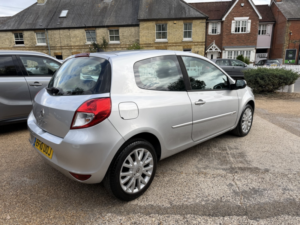 2010 Renault Clio 1.2 Tce Dynamique Tom Tom Low Mileage Full Service History Two Keys Ac in Silver — image 4