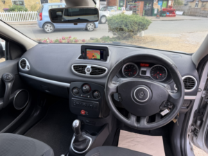 2010 Renault Clio 1.2 Tce Dynamique Tom Tom Low Mileage Full Service History Two Keys Ac in Silver — image 5