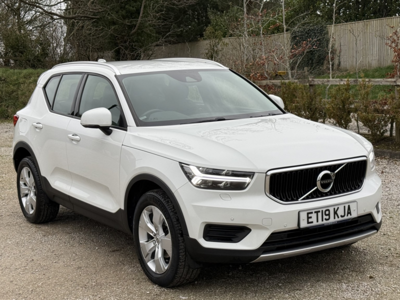 2019 Volvo Xc40 1.5 Momentum T3 in White — image 1