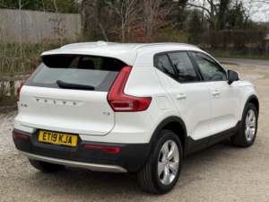 2019 Volvo Xc40 1.5 Momentum T3 in White — image 2