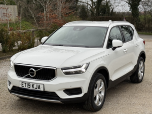 2019 Volvo Xc40 1.5 Momentum T3 in White — image 3