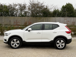 2019 Volvo Xc40 1.5 Momentum T3 in White — image 5