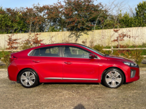 2018 Hyundai Ioniq 1.6 H-Gdi Premium Se in Red — image 5