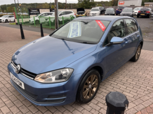 2014 Volkswagen Golf 1.6 Tdi Bluemotion Tech Se in Blue — image 2