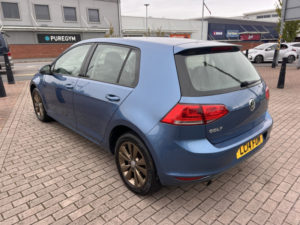 2014 Volkswagen Golf 1.6 Tdi Bluemotion Tech Se in Blue — image 3