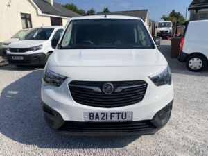 2021 Vauxhall Combo 1.5 Turbo D 2300 Dynamic in White — image 3