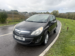 2013 Vauxhall Corsa 1.4 16v Se in Black — image 3