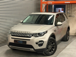 2017 Land Rover Discovery Sport 2.0 Td4 Hse Auto 4WD Euro 6 (s/s) 5dr in Gold — image 4