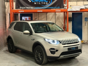 2017 Land Rover Discovery Sport 2.0 Td4 Hse Auto 4WD Euro 6 (s/s) 5dr in Gold — image 5