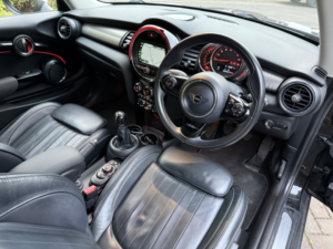 2019 MINI Hatch 2.0 3-Door Hatch Cooper S Exclusive in Black — image 3