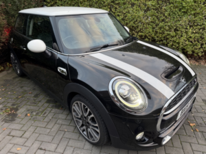 2019 MINI Hatch 2.0 3-Door Hatch Cooper S Exclusive in Black — image 5