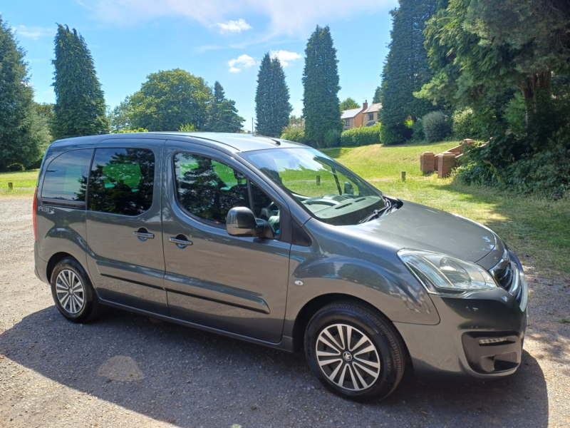 2017 Peugeot Partner Tepee 1.6 Bluehdi Allure in Grey — image 1