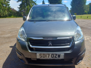 2017 Peugeot Partner Tepee 1.6 Bluehdi Allure in Grey — image 2