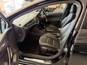 2018 Vauxhall Astra 1.6 I Turbo Gpf Elite Nav in Black — image 4