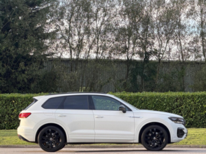 2020 Volkswagen Touareg 3.0 Tsi V6 Black Edition Tiptronic 4motion Euro 6 (s/s) 5dr in White — image 2