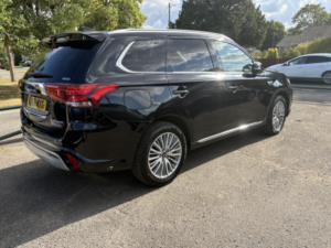 2019 Mitsubishi Outlander 2.4 H Twinmotor 13.8kwh Juro in Black — image 3