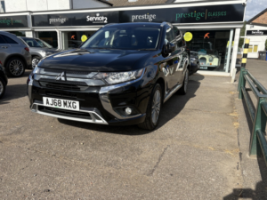 2019 Mitsubishi Outlander 2.4 H Twinmotor 13.8kwh Juro in Black — image 4