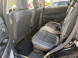 2019 Mitsubishi Outlander 2.4 H Twinmotor 13.8kwh Juro in Black — image 6
