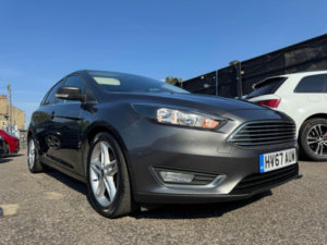 2017 Ford Focus 1.0t Ecoboost Titanium Auto Euro 6 (s/s) 5dr in Grey — image 5