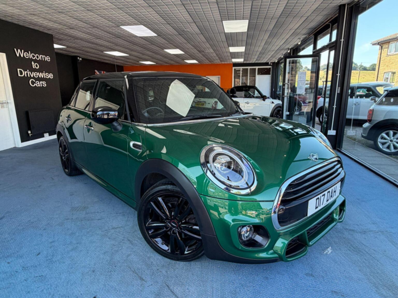 2019 MINI Hatch 1.5 Cooper Sport Euro 6 (s/s) 5dr in Green — image 1