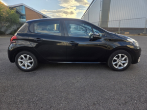 2016 Peugeot 208 1.2 Puretech Active in Black — image 2