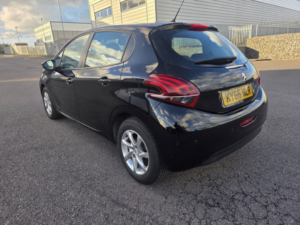 2016 Peugeot 208 1.2 Puretech Active in Black — image 5