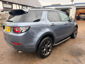 2018 Land Rover Discovery Sport Td4 Se Tech in Blue — image 4