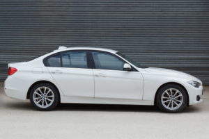 2014 BMW 3 Series 2.0 318d Se Saloon in White — image 3