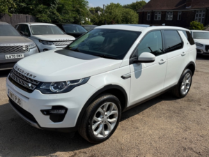 2017 Land Rover Discovery Sport Td4 Hse in White — image 3